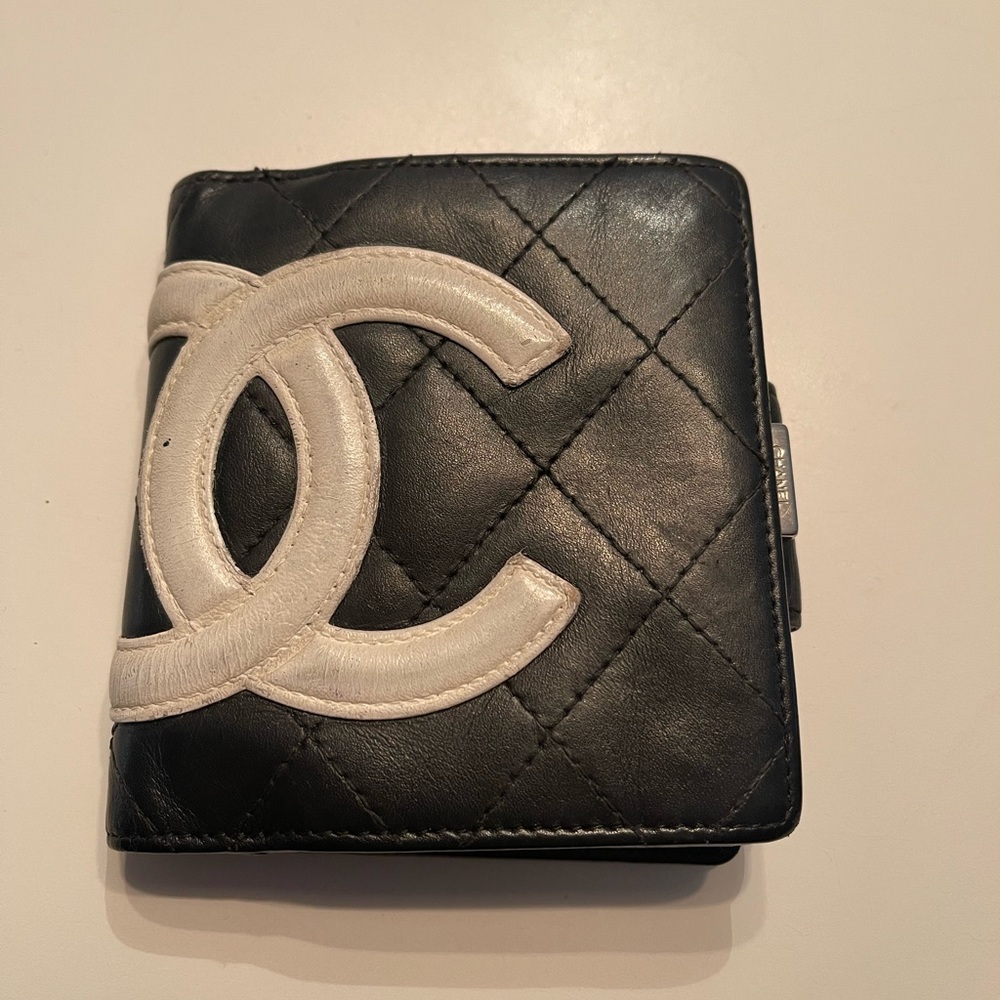 CC mark Chanel wallet it has been cleaned